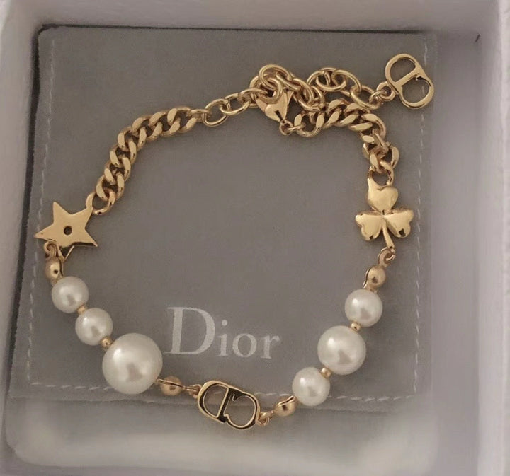 new clover ☘️cd pearl bracelet