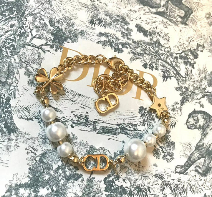 new clover ☘️cd pearl bracelet