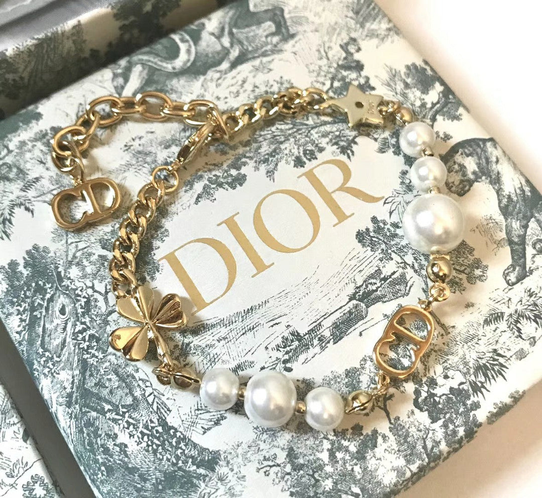 new clover ☘️cd pearl bracelet