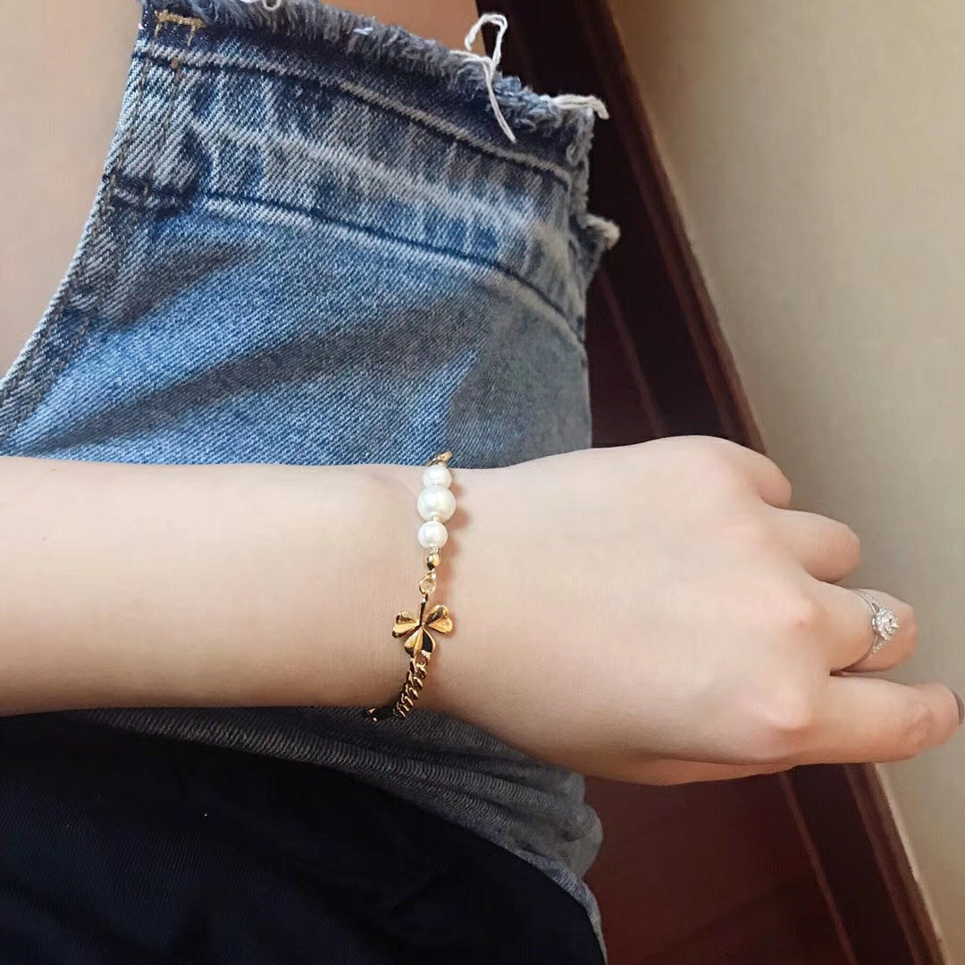 new clover ☘️cd pearl bracelet