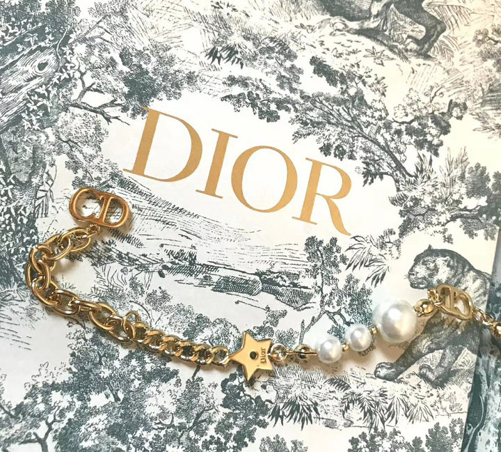 new clover ☘️cd pearl bracelet