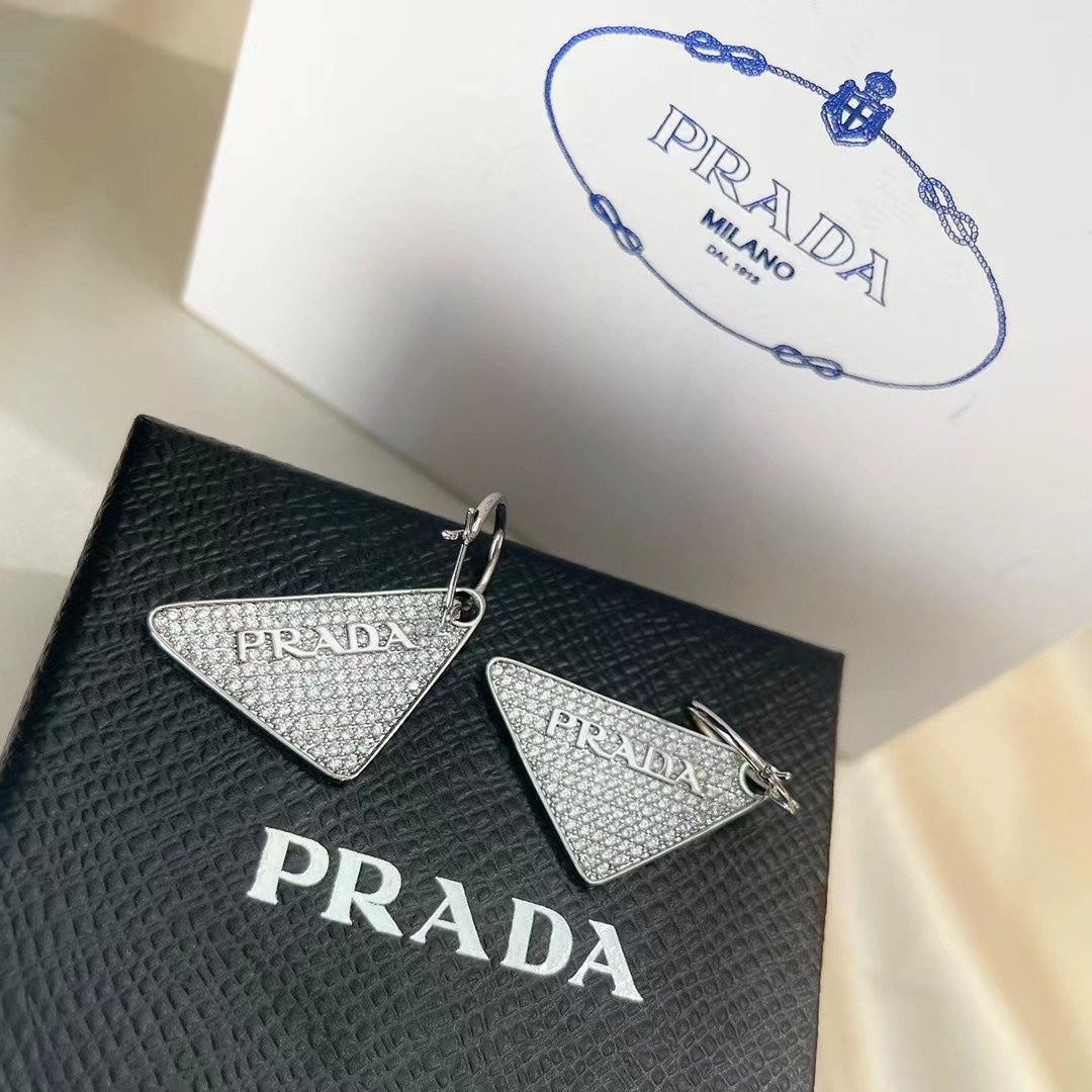 explosive triangle full diamond earrings