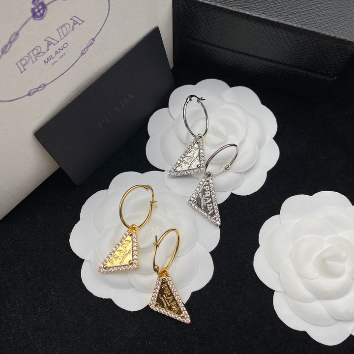 Fashion triangle edge diamond earrings