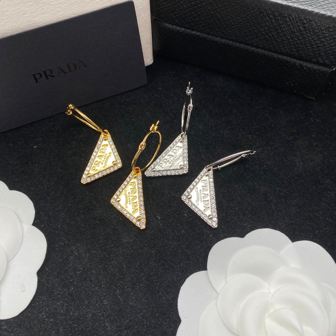 Fashion triangle edge diamond earrings