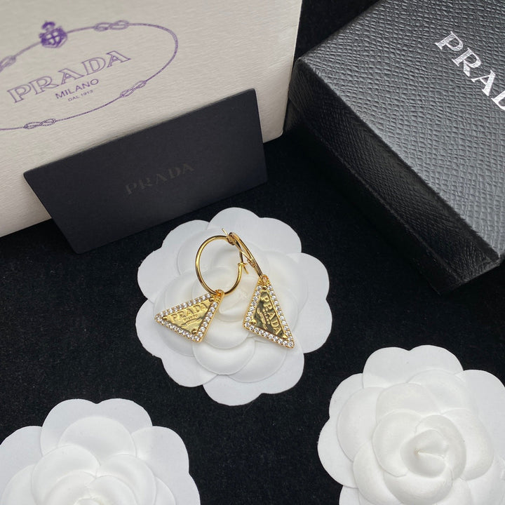 Fashion triangle edge diamond earrings