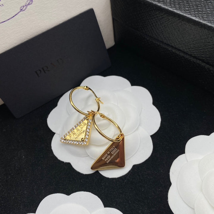 Fashion triangle edge diamond earrings