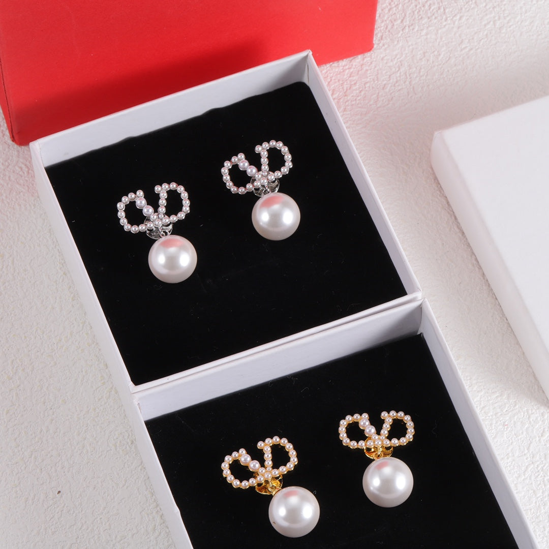 Simple Pearl Dangle Earrings