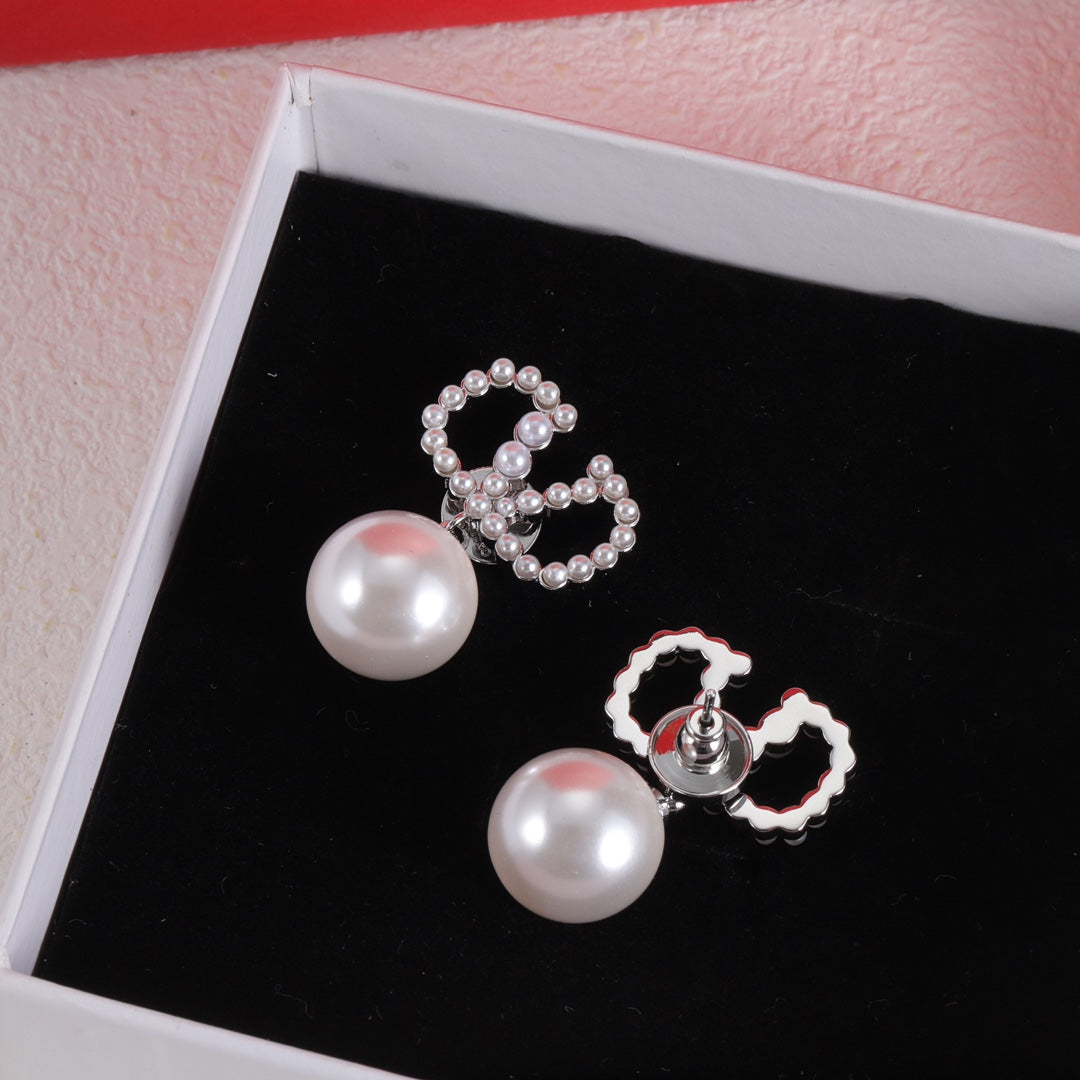 Simple Pearl Dangle Earrings