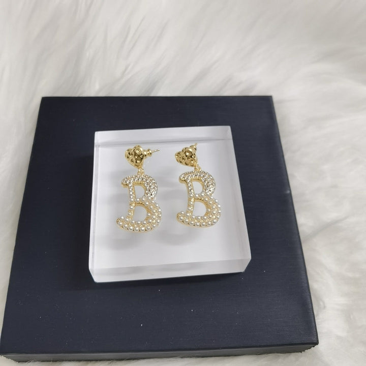 Luxury B letter earrings with diamonds