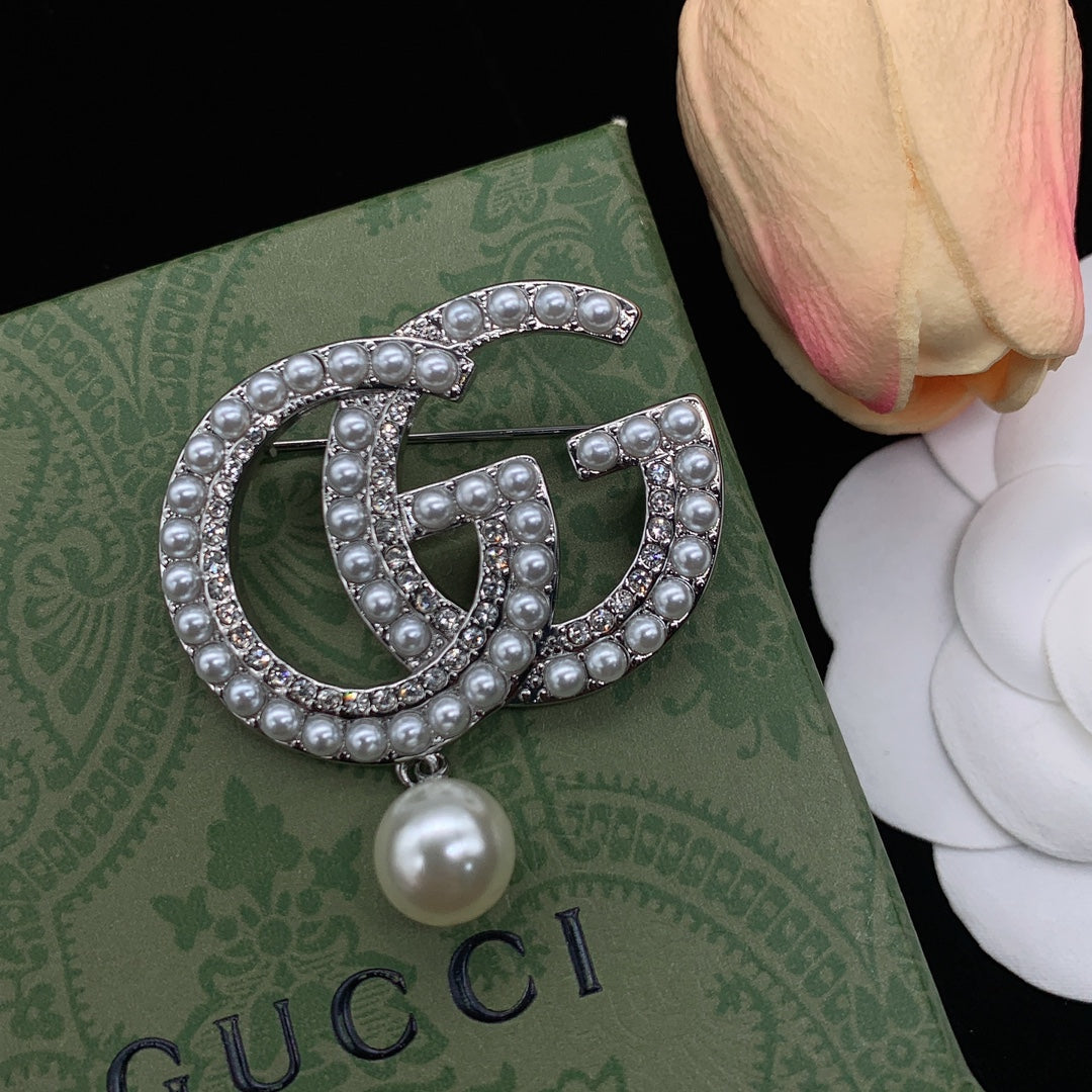 Deluxe Double G Full Pearl Brooch