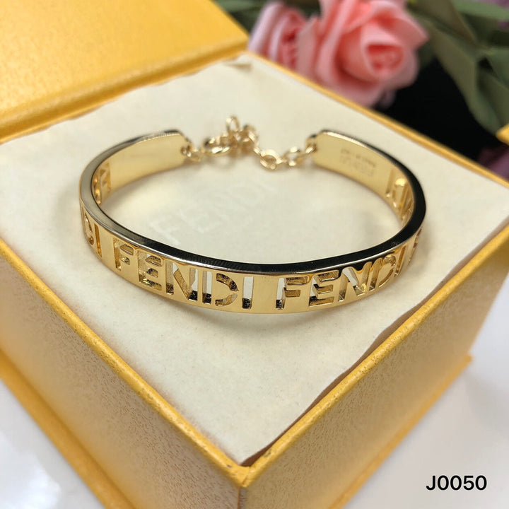 Luxury letter openwork open bracelet