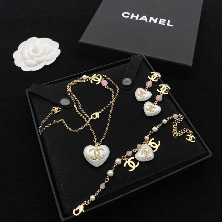 Luxury White Peach Heart Pearl Set