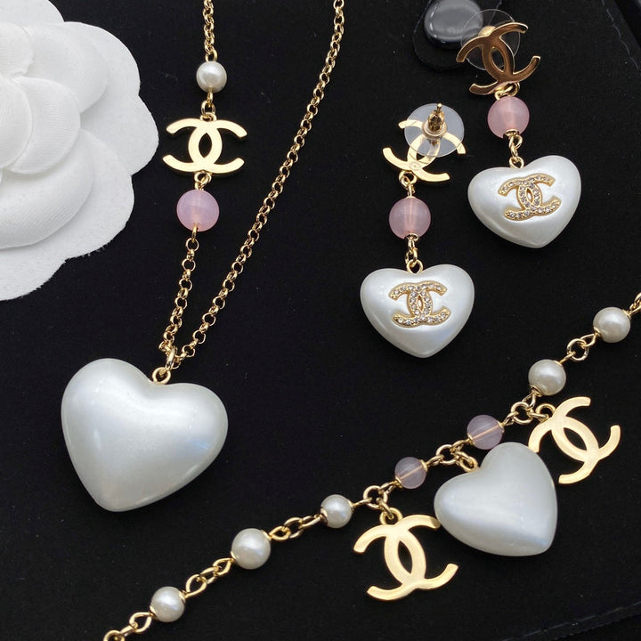 Luxury White Peach Heart Pearl Set